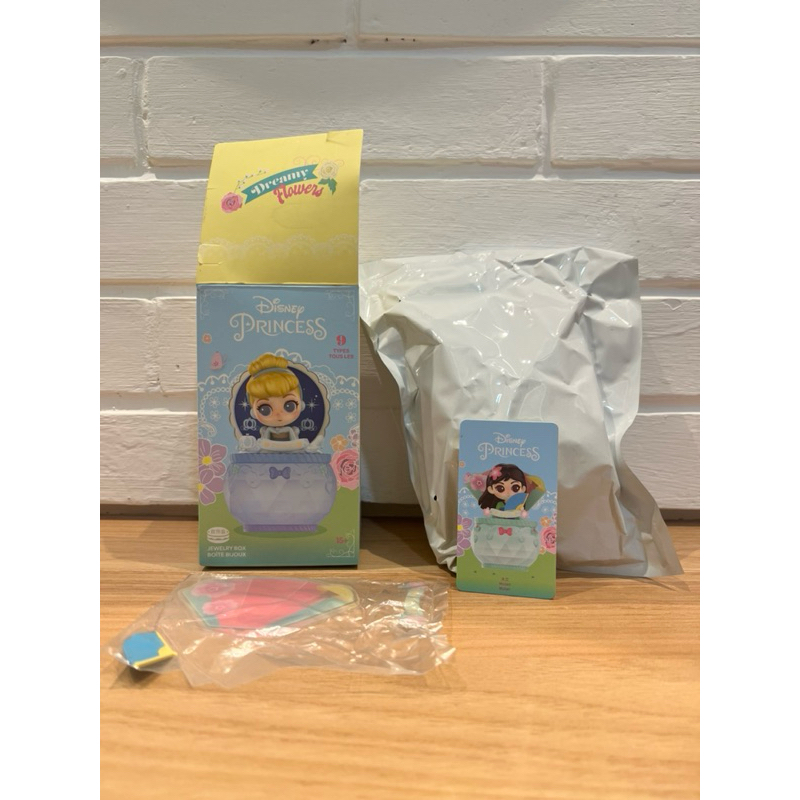 MINISO BLIND BOX - DISNEY PRINCESS (POCAHONTAS / MULAN)