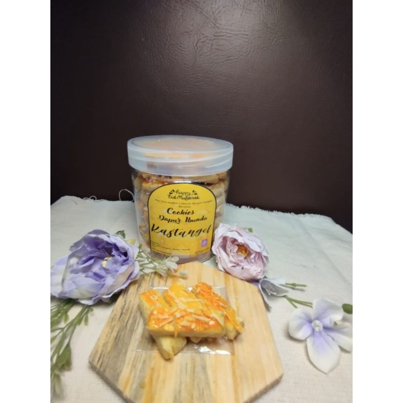 

KASTANGEL KUE LEBARAN TOPLES TABUNG 600ML