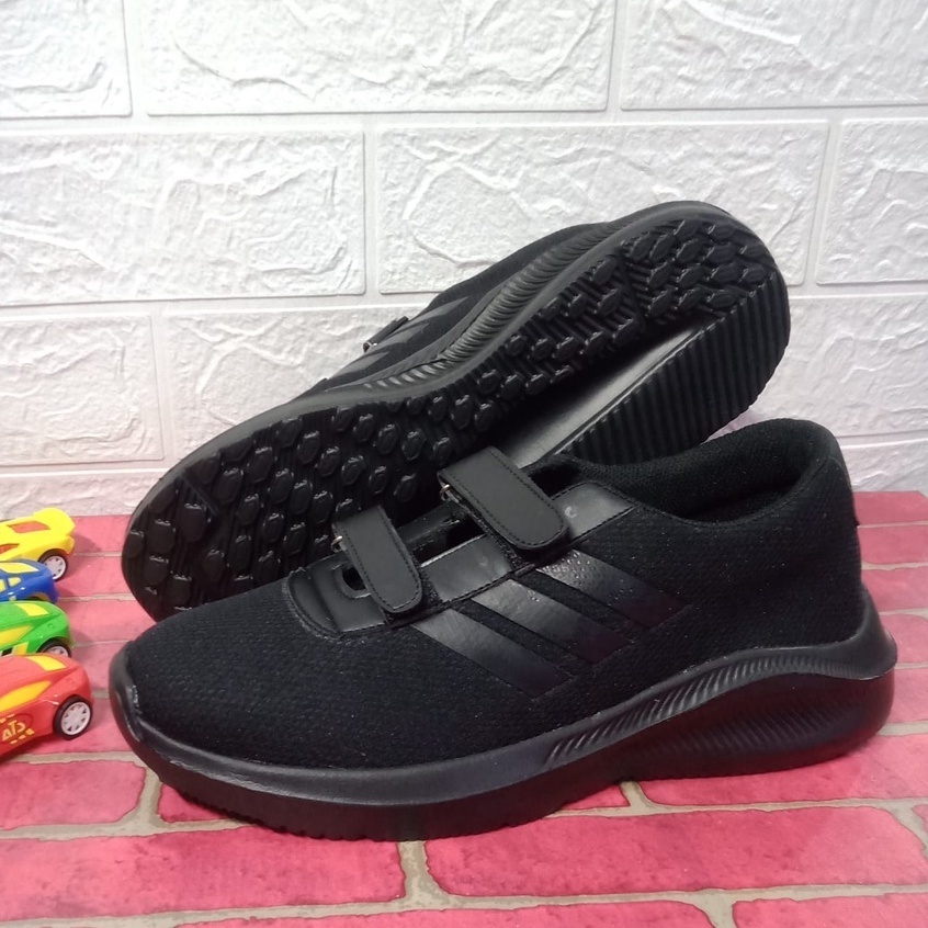 SEPATU SEKOLAH  SEPATU ADIDAS HITAM POLOS REKAT SEPATU ANAK SNAEKERS CASUAL RUNNING SPORTY CEWEK COW
