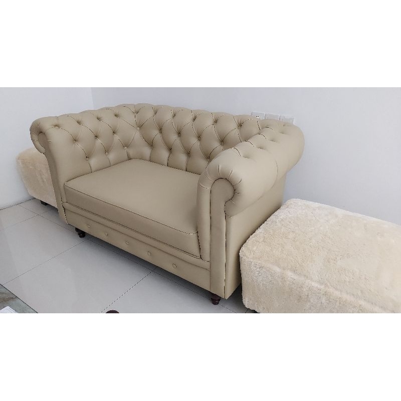 Sofa 2 seater Chesterfield kulit mewah dijual