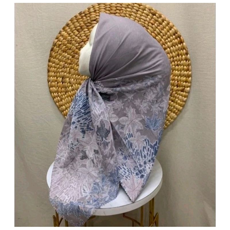 HIJAB SEGI EMPAT MOYIF BUNGA WARNA NUDE KERUDUNG VOAL PREMIUM