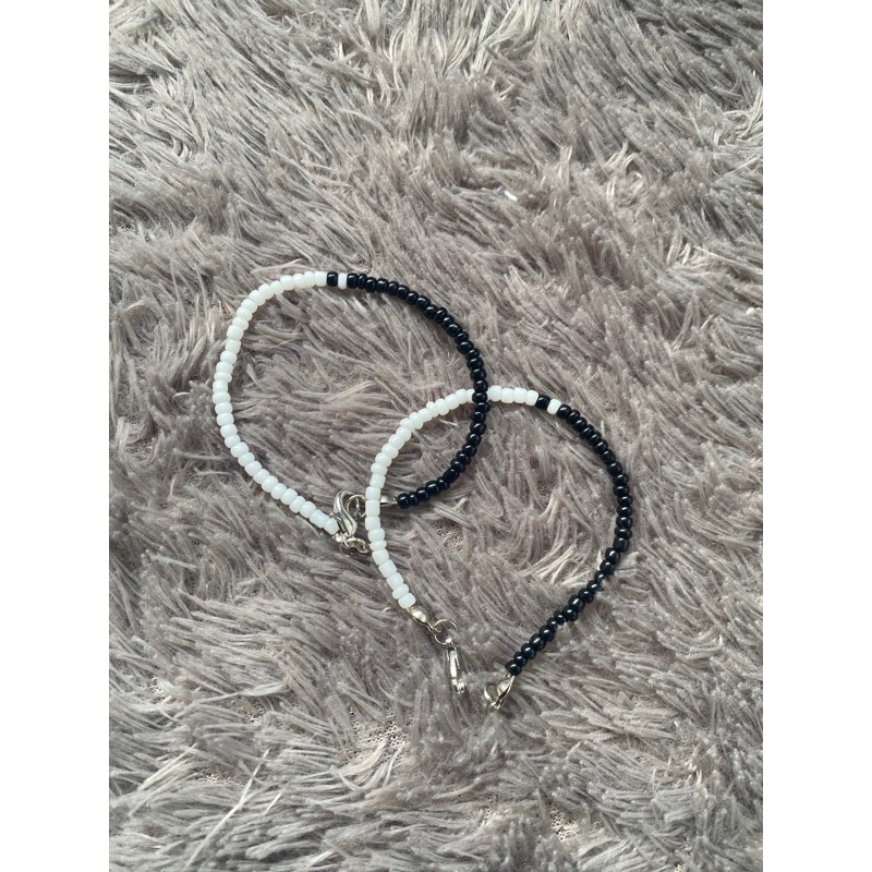 Gelang couple hitam putih
