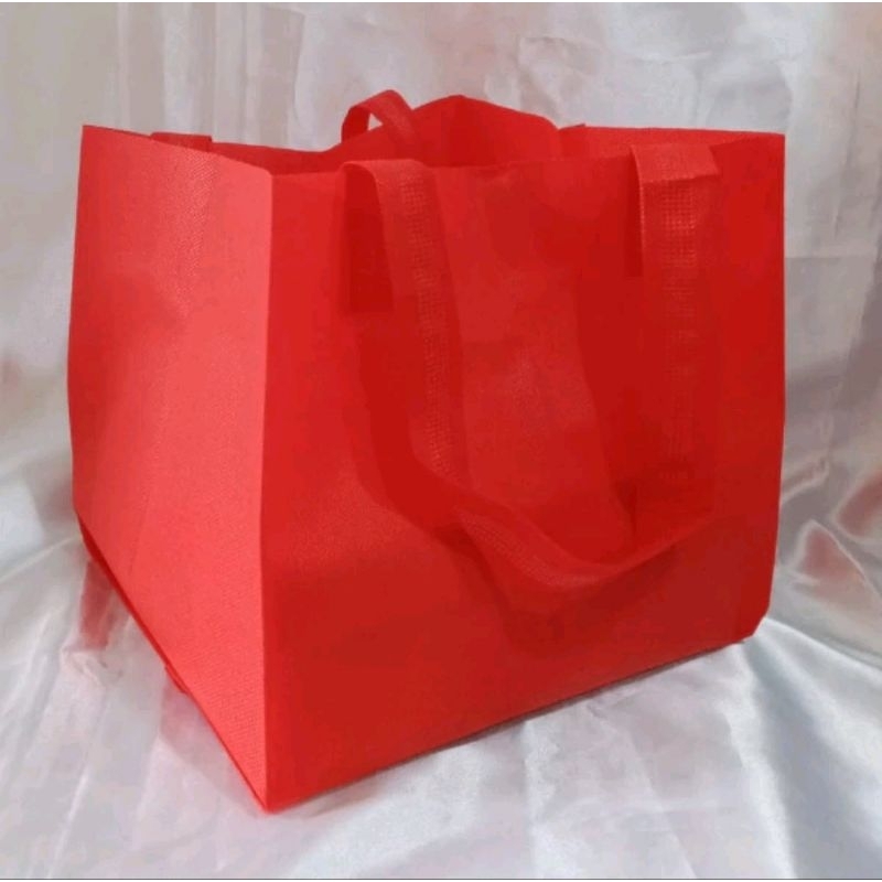 

TAS SPUNBOND BOX / TAS KAIN / TAS UNTUK DUS / TAS SPUNBOND UKURAN 20 × 20 / TAS SPUNBOND UKURAN 24 × 25