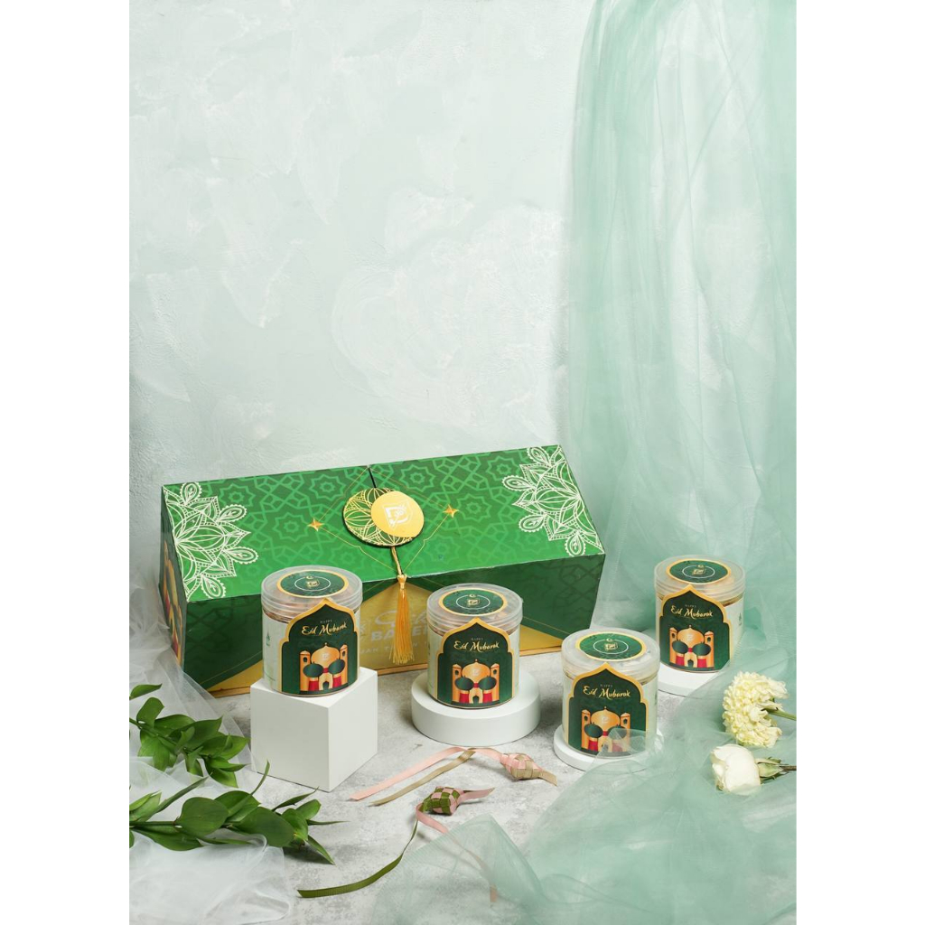 

SARAH HAMPERS LEBARAN