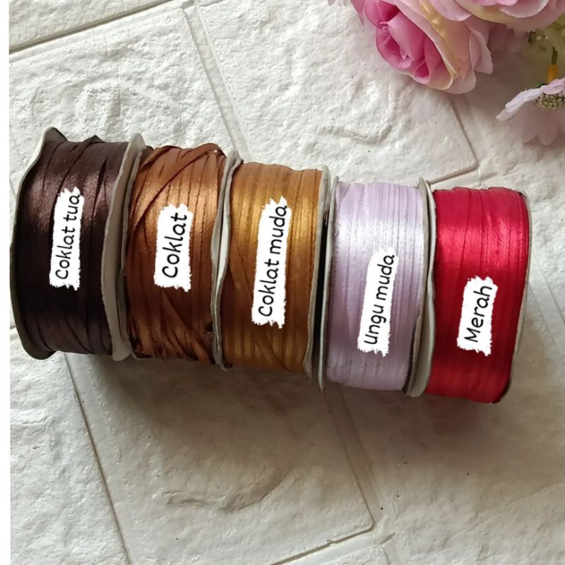 

(1 roll) pita satin 0,3 cm