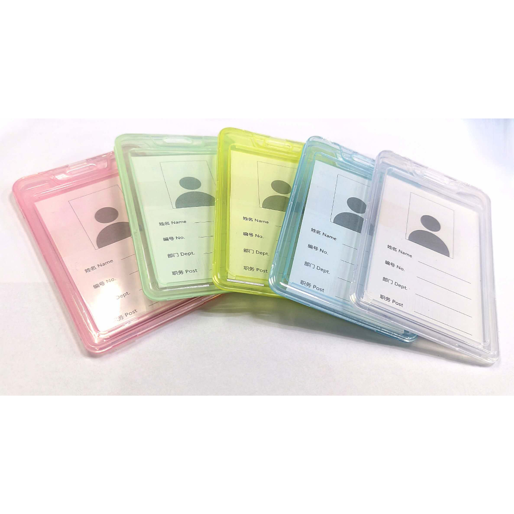 

Tempat ID Transparan Warna Vertikal/Kotak ID/Kotak ID (C - 113) 54x85mm Direkomendasikan untuk digunakan oleh staf kantor siswa sekolah