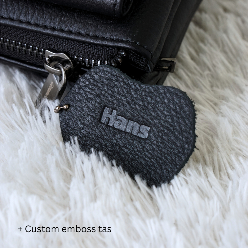 CUSTOM EMBOSS NAMA / INISIAL (BELUM TERMASUK CARDHOLDER / TAS)