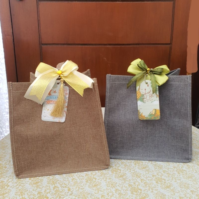 

Tas hampers Lebaran Idul fitri Set Pita Hangtag Spiku, Pudding, Cake 20x20