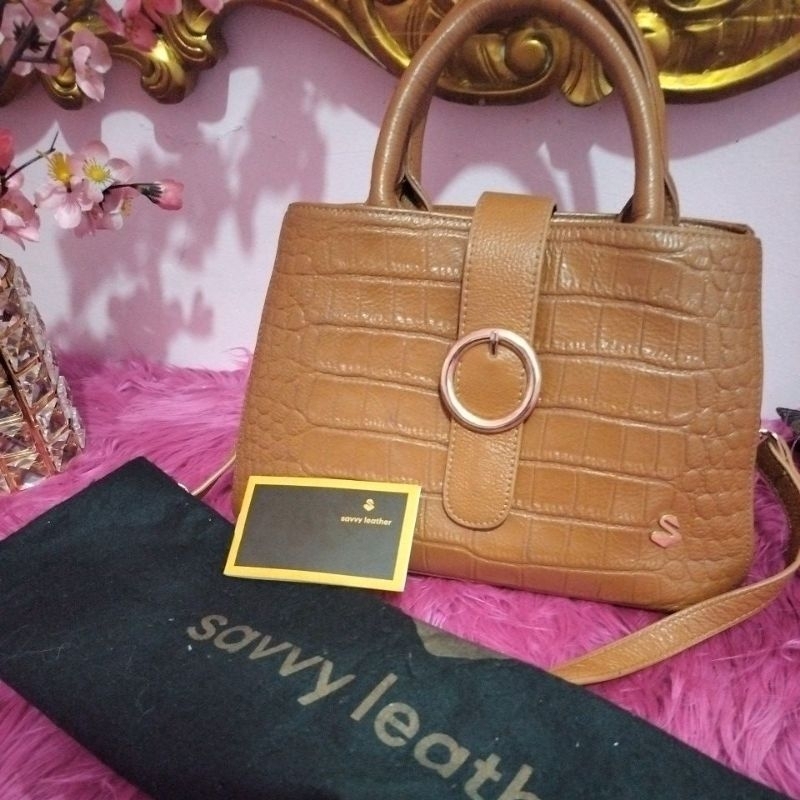 savvy leather preloved