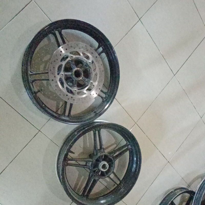 velg yamaha r15 v2.