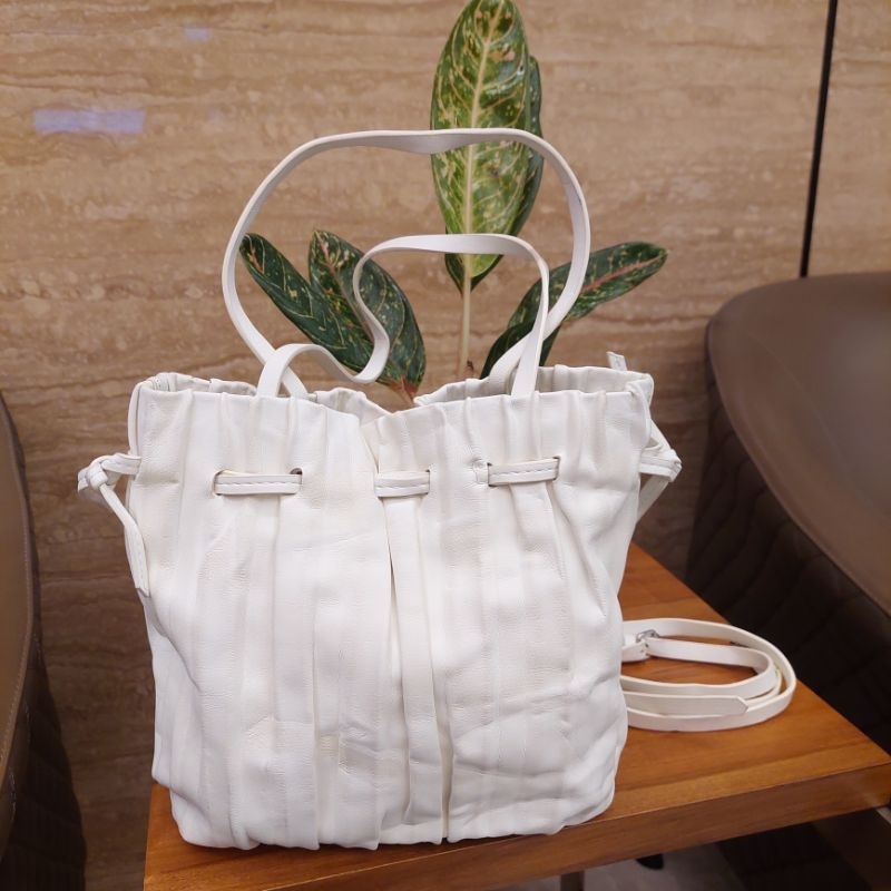 ZARA Bag serut Putih Preloved