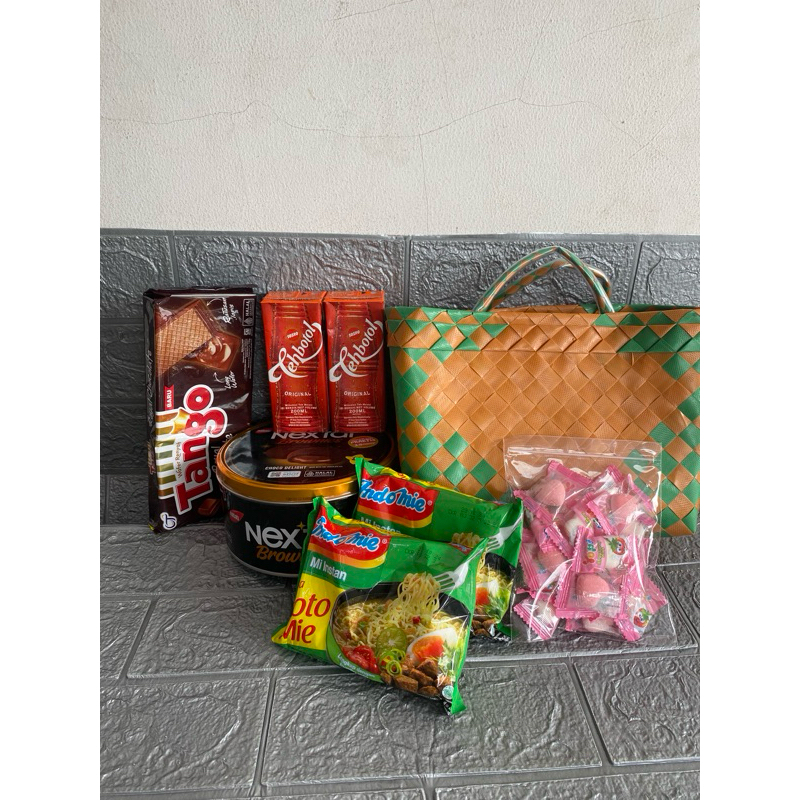 

Paket snack keranjang anyam