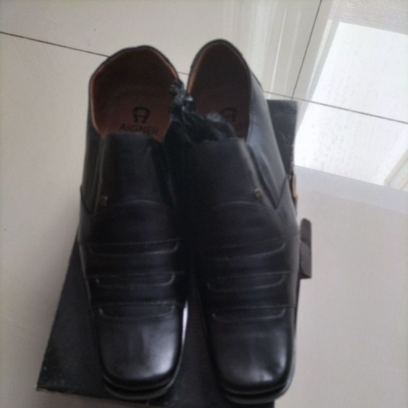 sepatu pria aigner