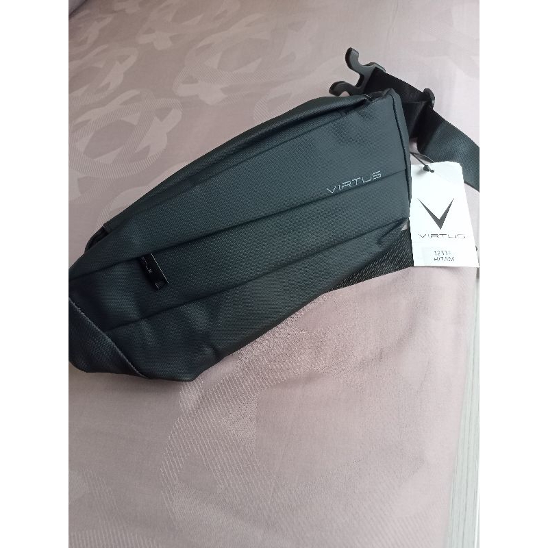 Tas Virtus selempang pria warna hitam