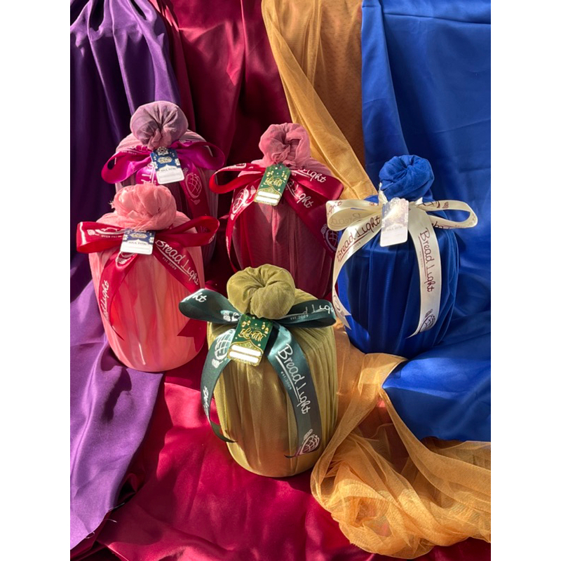 

HAMPERS UNIK LEBARAN KAIN BISA PILIH WARNA ISI 3 TOPLES KUE KERING