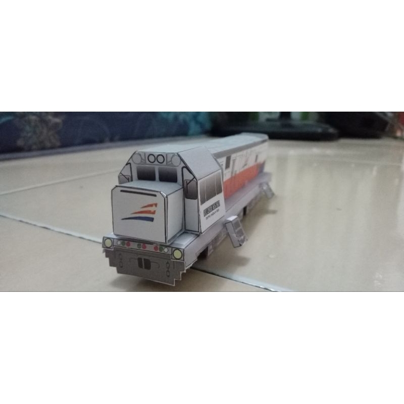 Papercraft kereta Api miniaturPapercraft kereta Api miniatur