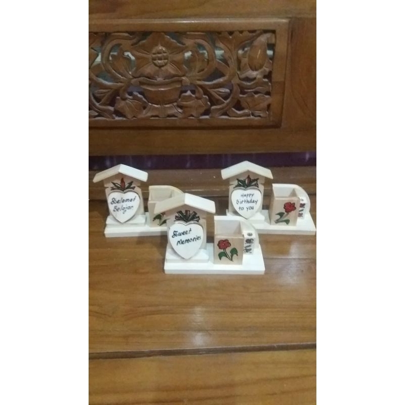 

Tempat Pensil