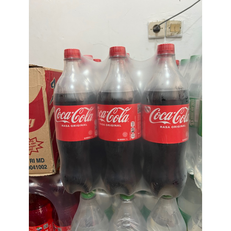 

Cola Cola 1 Liter (1L x 12 Botol)