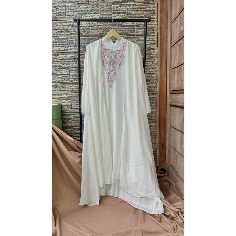 Gamis Putih Bordir Bunga (FIT TO JUMBO)