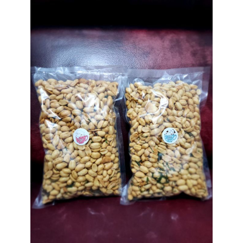 

KACANG BAWANG GORENG GURIH DAUN JERUK