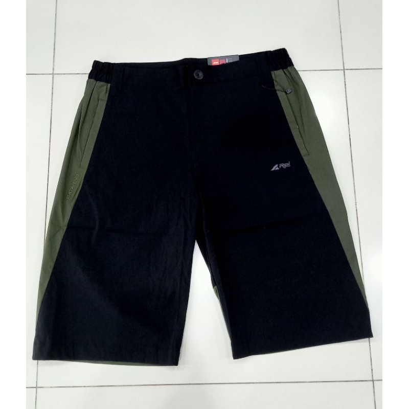 CELANA PENDEK REI CATARINO