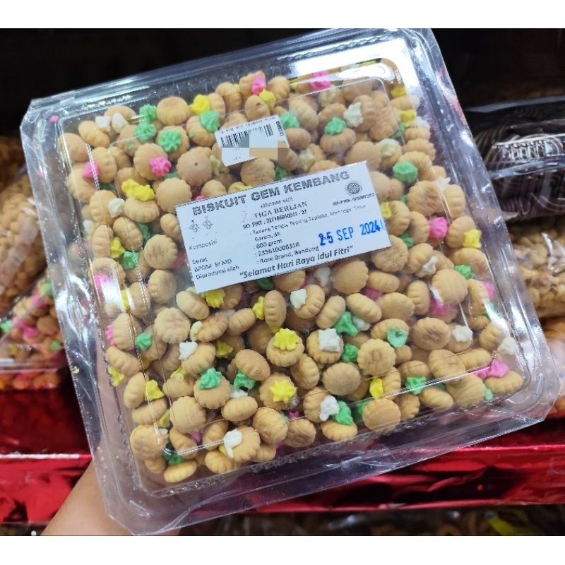 

BISKUIT GEM KEMBANG (MINI) KHAS MANADO 600gr