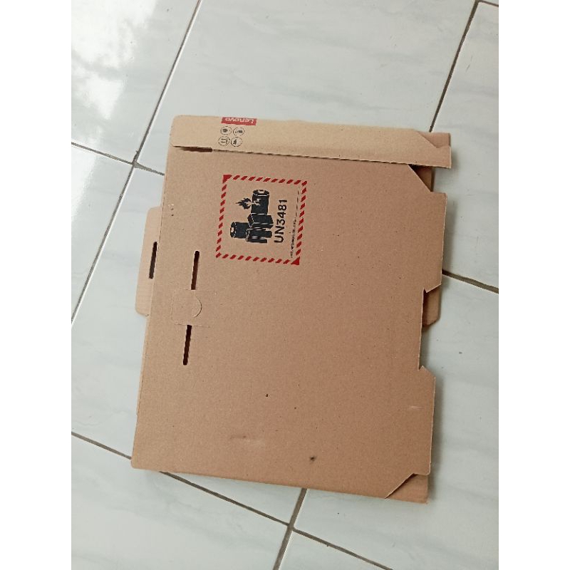 

Box laptop NEW ,THINKPAD + PARTSI ( isi 10 pcs ) 45*6*28,5cm