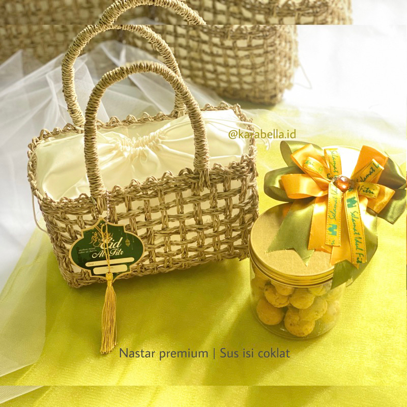 

hampers lebaran parcel nastar keranjang aesthetic