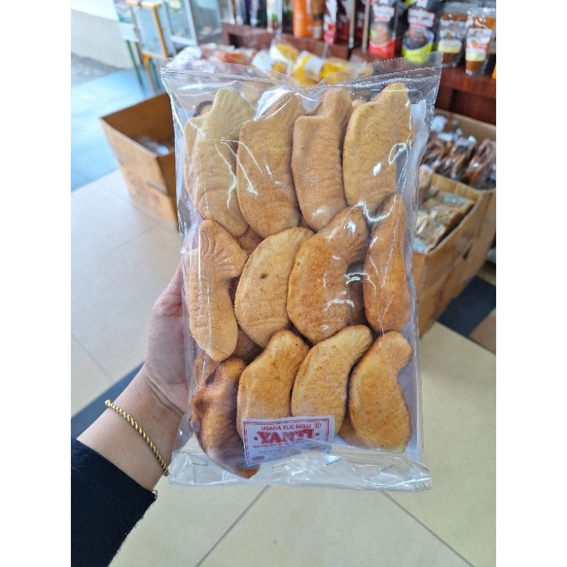 

bolu ikan sanjai rina