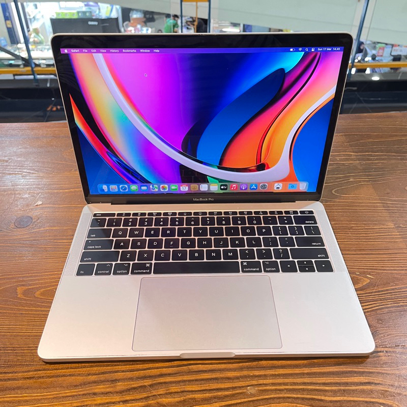 macbook pro 13inch 2017 Non touchbar