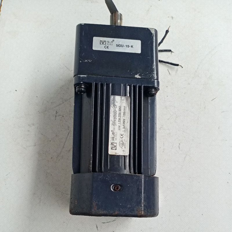 DINAMO GEARBOX AC 1PHASE.  220 VOLT.    60 WAT.    RATIO 1:30  48 RPM.