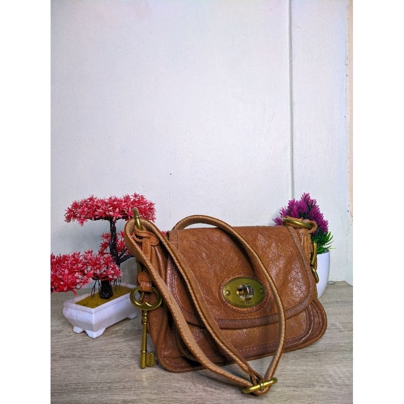 [LINK CO HANYA UNTUK DP] Preloved Fossil TurnLock VRI Sling Bag