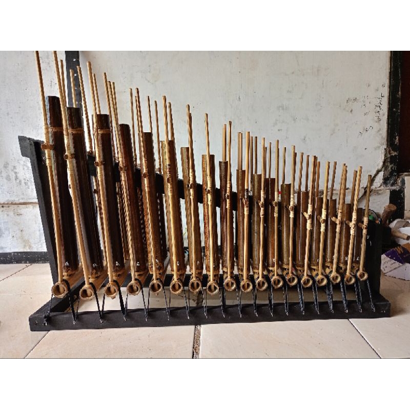 Angklung 18 Nada Hitam Pengamen