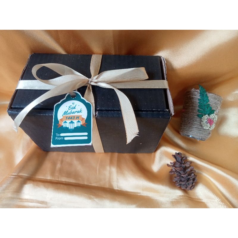 hampers lebaran kue kering idul Fitri oleh oleh untuk saudara gratis kartu ucapan