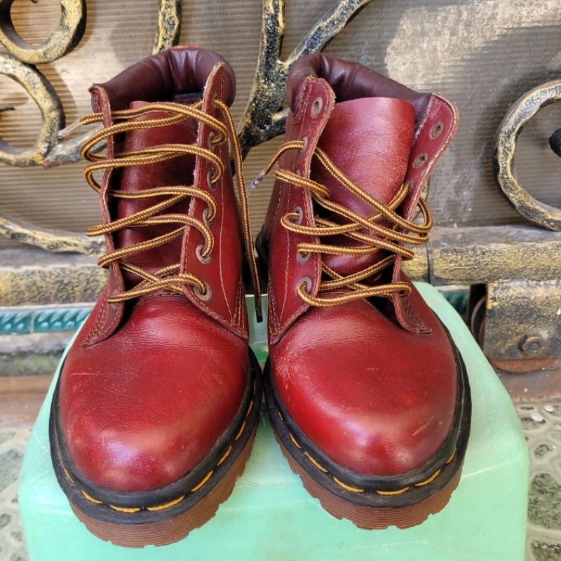 sepatu dr martens