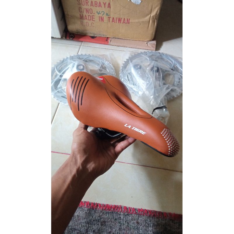 Sadel sepeda empuk warna coklat Sadel coklat Sadel vintage