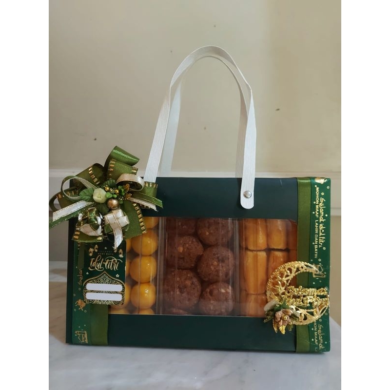 

Paketan hampers idul fitri premium