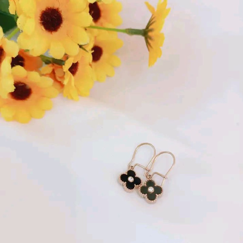 Anting Van cleef clover