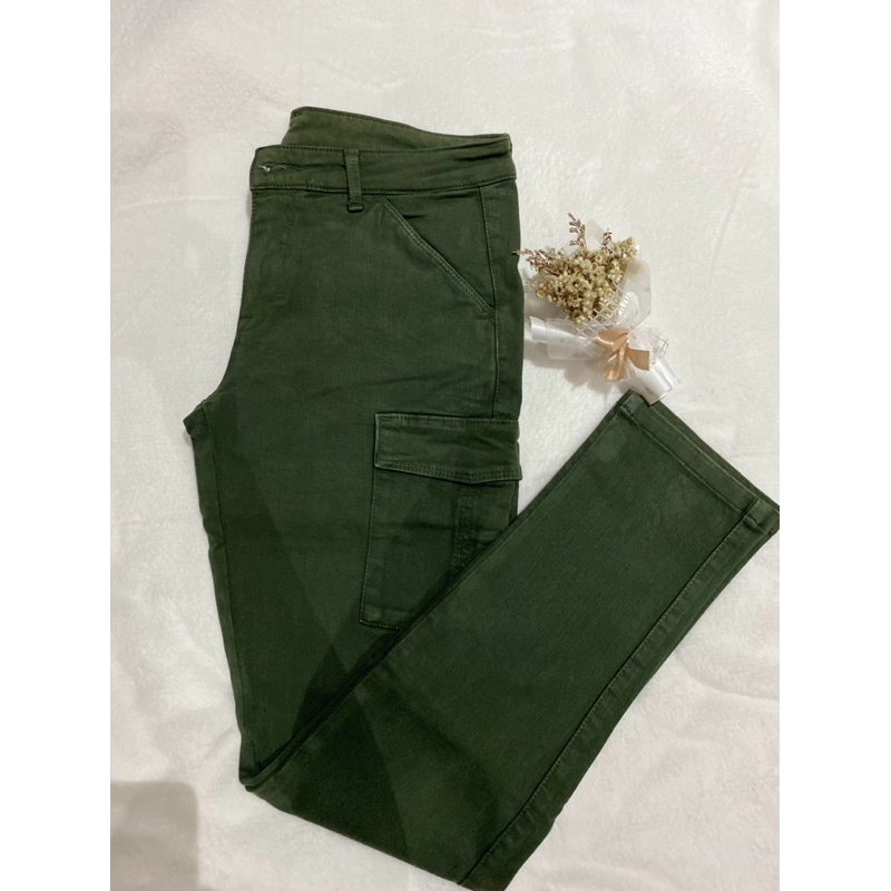 Uniqlo Army Cargo Pants Wanita