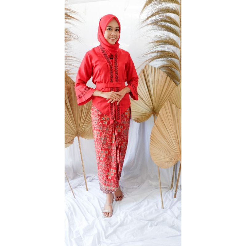 KEBAYA WISUDA PRELOVED