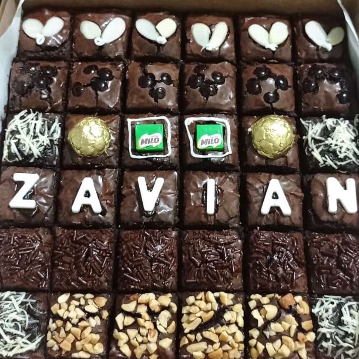 

Fudgy Brownies 36 Bitespcs GRATIS 8 HURUF
