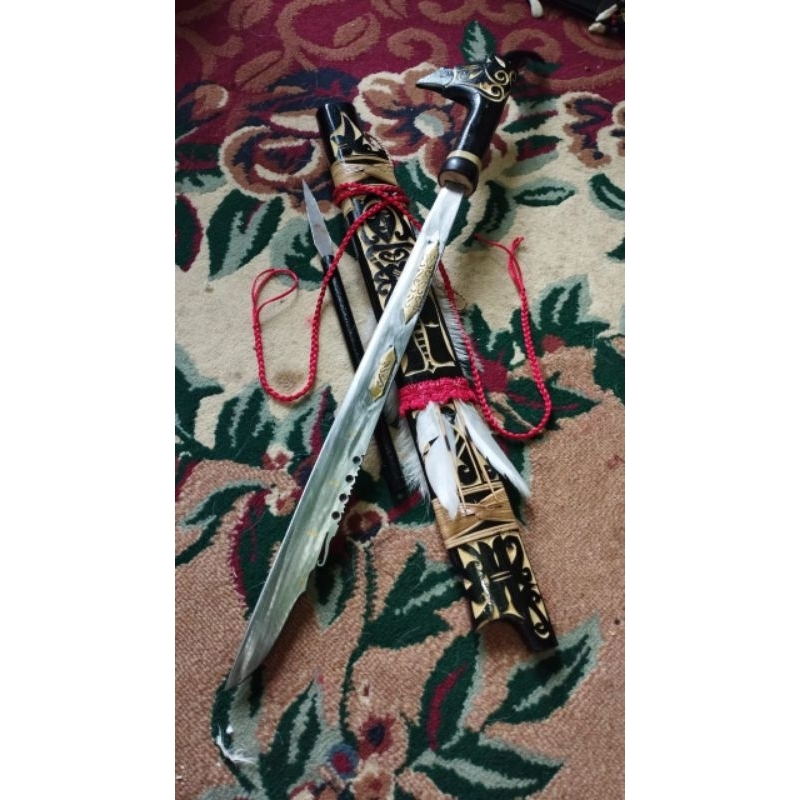 Mandau Asli ukiran khas Kalimantan