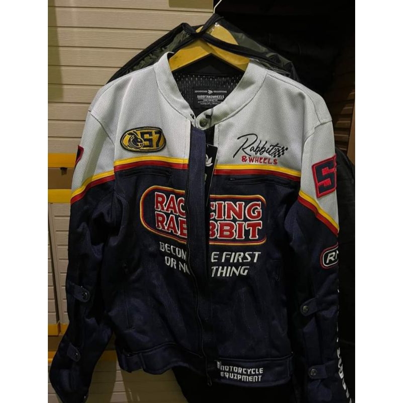 rabbit and wheels ocean