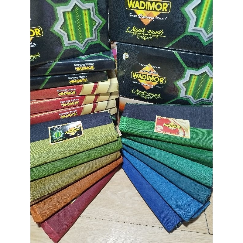 Sarung Wadimor motif Manik-manik