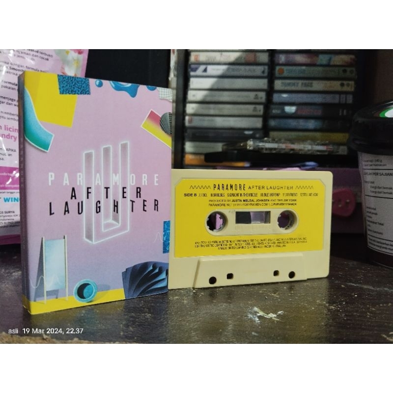 kaset pita paramore / after laughter