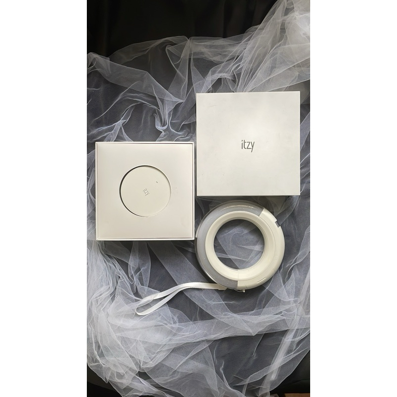 ITZY LIGHTRING OFFICIAL With PC