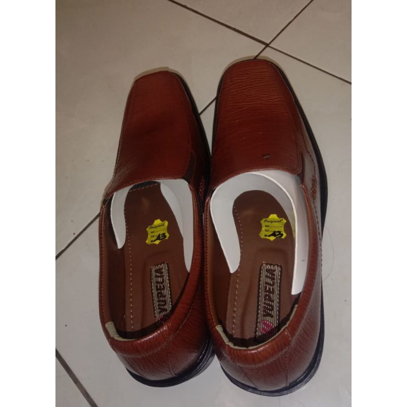 sepatu pesta pria