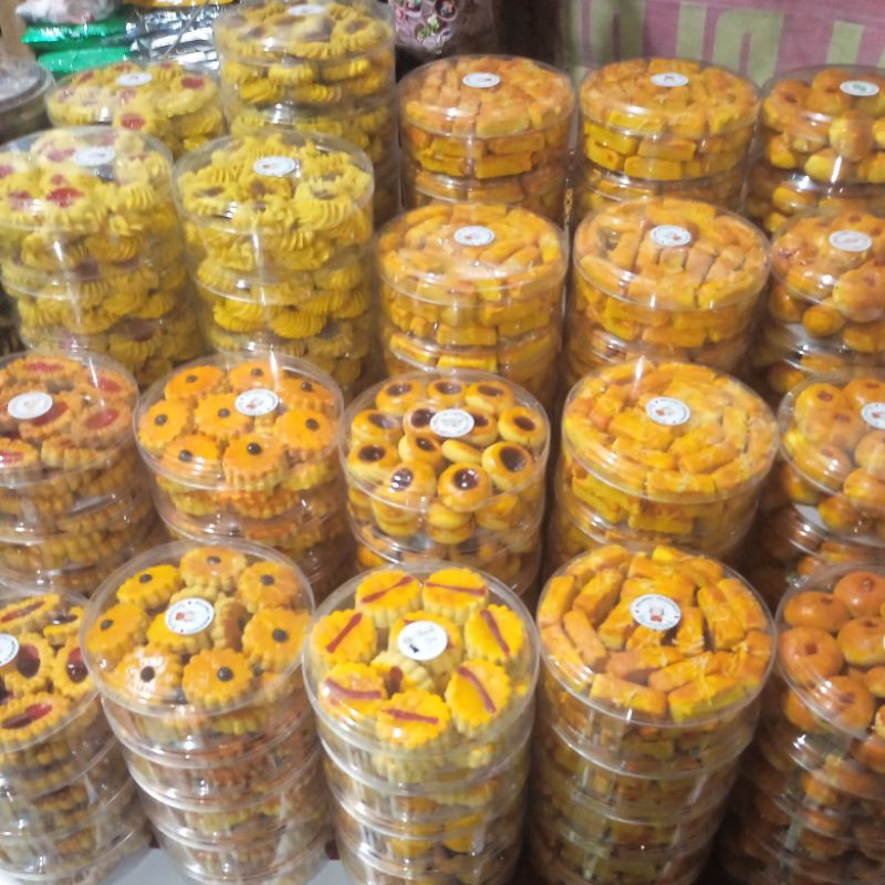 

aneka macam kue lebaran nastar 250gr(tanyakan stok variasi sblm co)