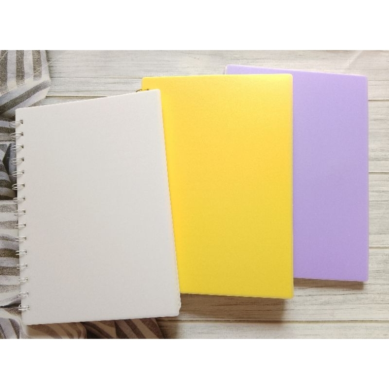 

NOTEBOOK A5 SPIRAL 28825-75 COVER POLOS UK 20.7X14.7CM ISI 80 LEMBAR