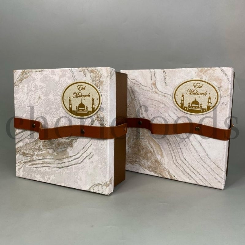 

Box Lebaran 4 Toples 250Gr Model Pegangan Tali Kulit Coklat / Hmpers